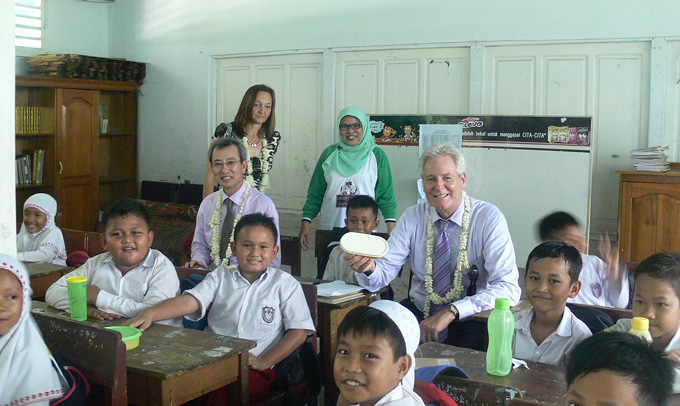 With students, the class teacher, the representative of the Indonesian office of KOICA Mr Sungho Choi (Korea International Cooperation Agency) who is funding the Green School Action Project, and Professor Hubert Gijzen, Director and Representative of UNESCO Office Jakarta.
